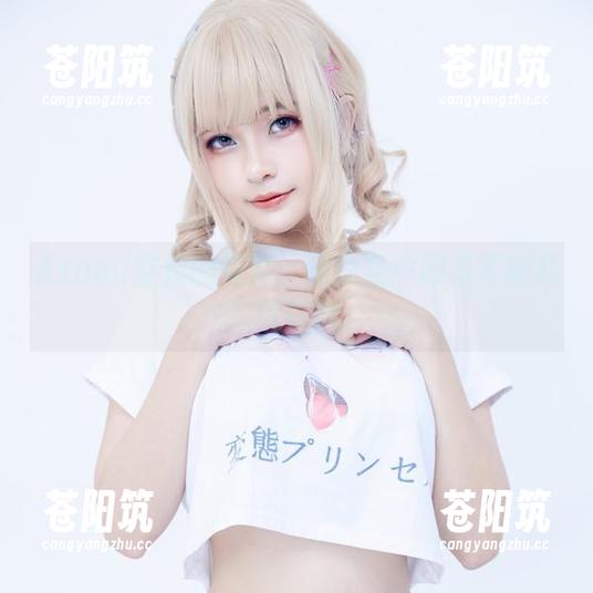 Azami空姐的写真：谁说空中服务不能超精彩？