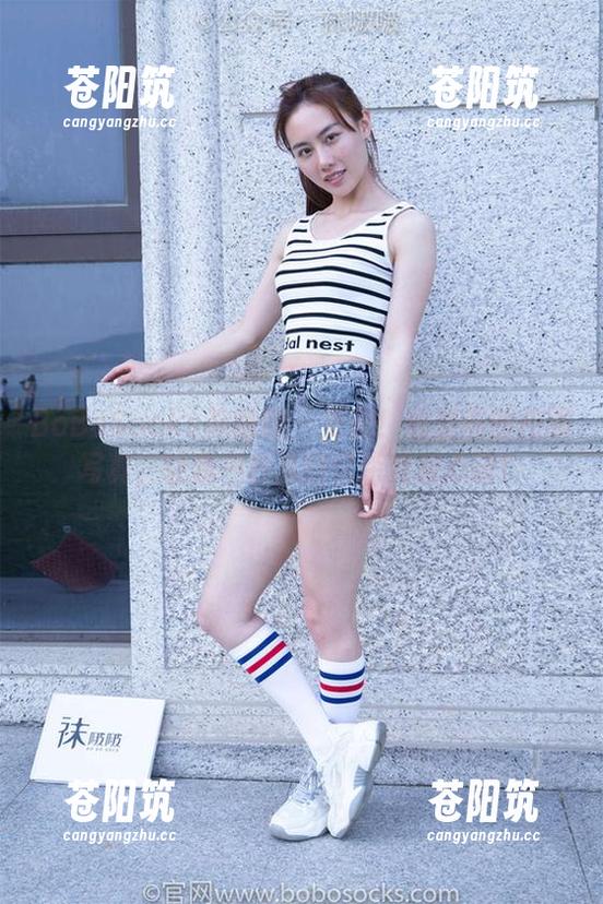 BoBoSocks袜啵啵 - 更新！甜甜圈的校服写真，让我一秒从回忆杀变成心动！