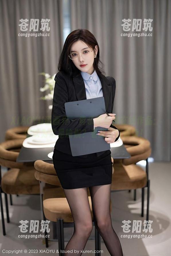 XIAOYU语画界 - 黄乐然瑜伽在线作品：你以为这是瑜伽？看我用它做饭！