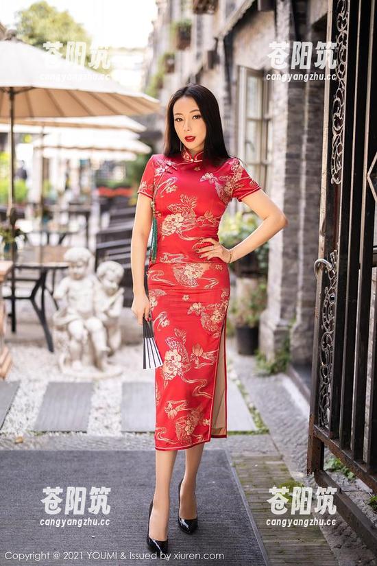 YouMi尤蜜荟 - 整装待发！Emily尹菲套图带你领略最新的梦幻世界