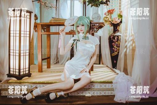 泳池和coser衣衣的绝妙搭配：写真更新，瞬间让人想去游泳！