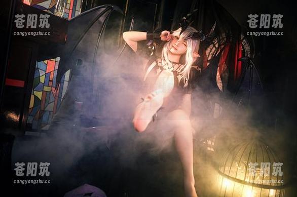 无圣光宣言！伊喵_Master碧蓝航线黎塞留泳装写真，真是太诱惑了！