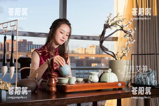 克拉女神 - 妮子在旗袍里的写真：光线玩得飞起，有点儿不敢直视