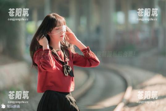 熊出没？不，是兔玩映画的俏皮制服私拍合集！