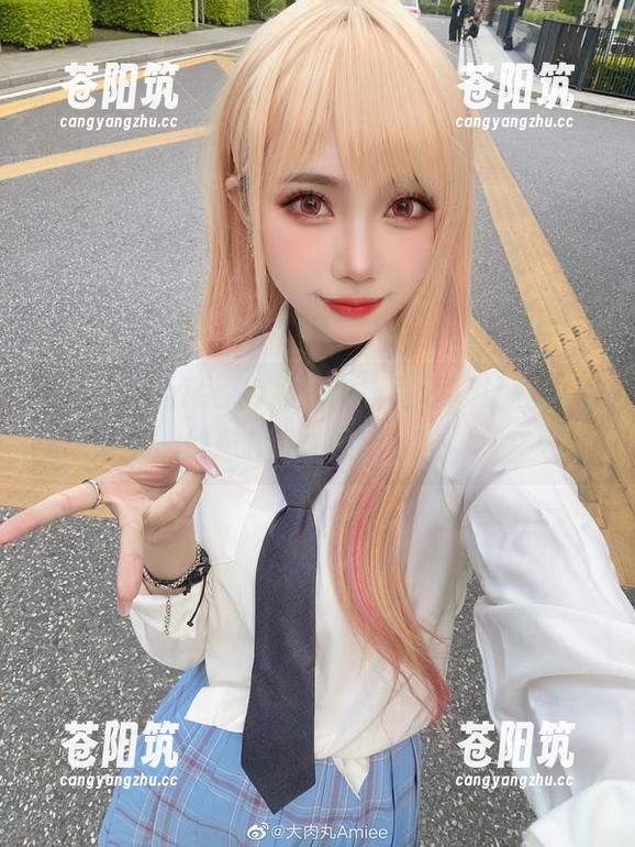 大肉丸Amiee旗袍：在线写真，让我忍不住想模仿她的走姿！