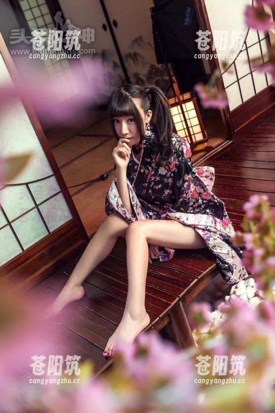 头条女神 - COCO的网袜图集：告诉你，艺术和时尚也可以争奇斗艳，有点大了。