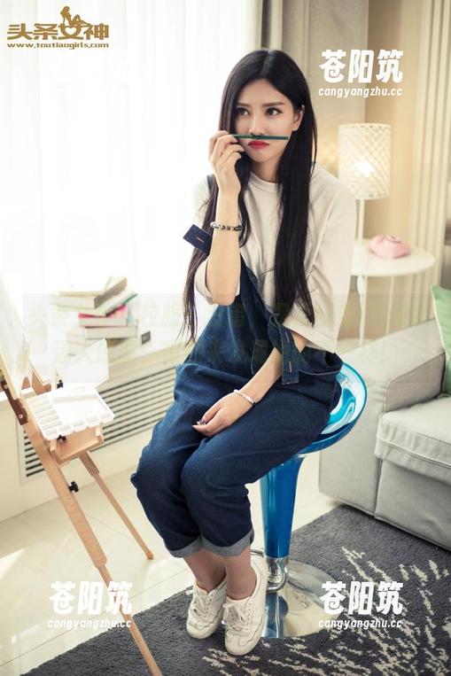 头条女神 - 校服？没错，是爱丽莎lisa的迷人原图，等你来发现她的不一样！
