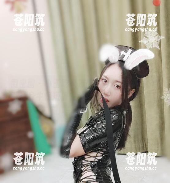 微密圈 - 小玉吃果冻的写真作品：白背心和紧身牛仔短裤，这壁纸风格你可得看看