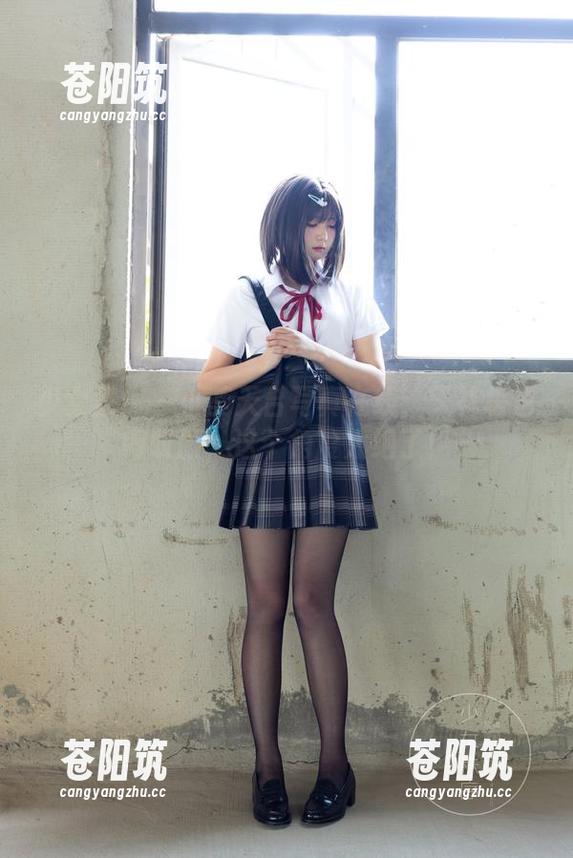 少女秩序 - 小葵天台写真在线：天花板也得叹服，这个角度太绝了！