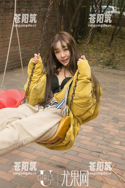 尤果网 - 王莹的白丝魅影，图集更新，手机得稳着点哦！