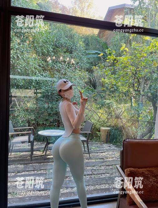 微密圈 - 左公子666全套写真：当皮带遇上阳光