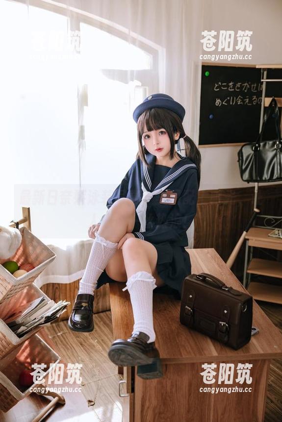最新日奈娇泳装写真，美图配上阳光，让人感受一丝热浪！
