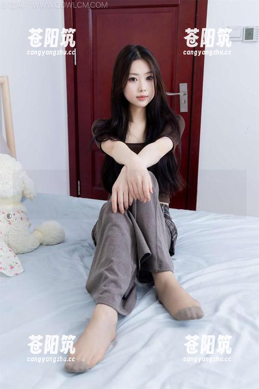 物恋传媒 - 菜菜红裙：定制图集的少女心跳，不容错过喔！