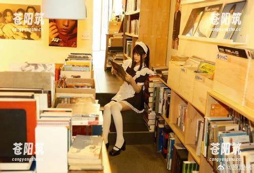 白莉爱吃巧克力最新写真集：“女友”这个词到底有多重？快来看看！