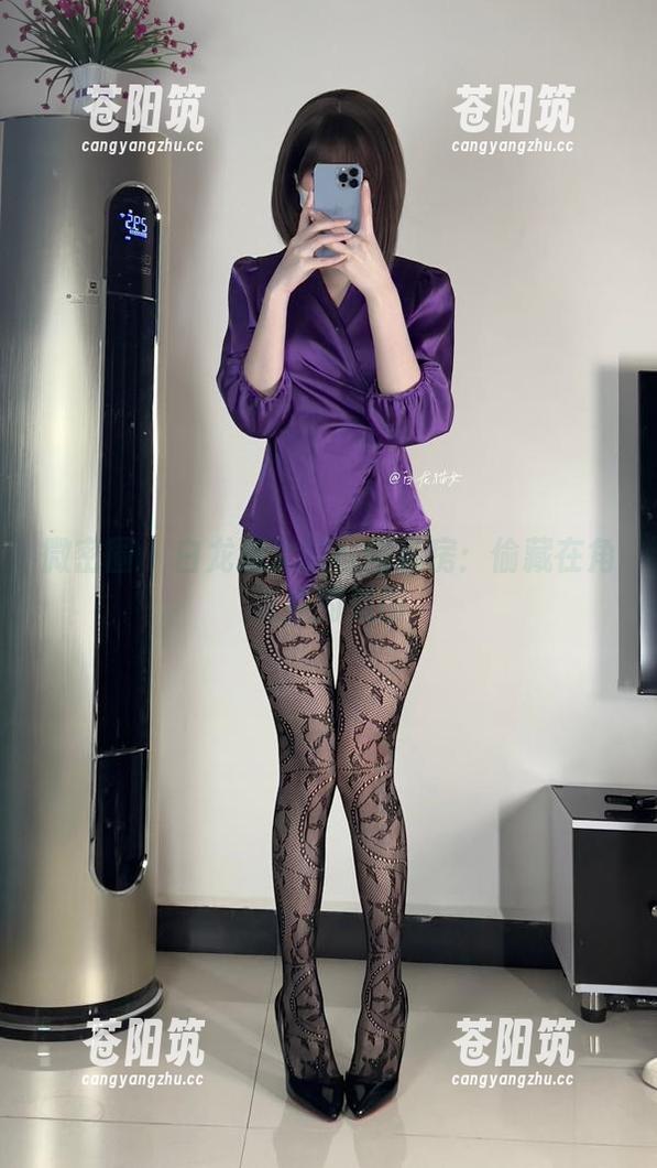 微密圈 - 白龙猫女的校园私房：偷藏在角落里的美图