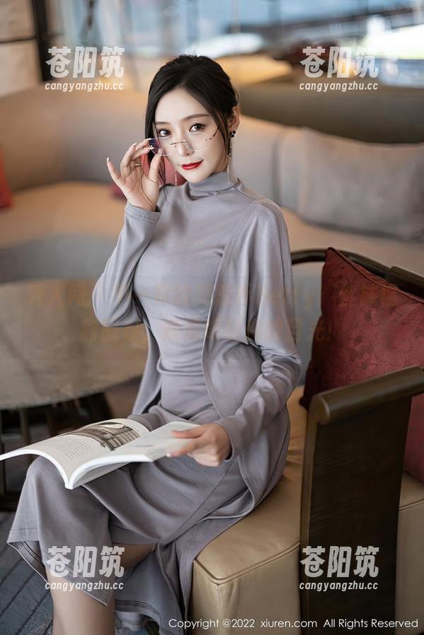 秀人网 - 不一样的周思乔Betty：丝袜福利图包，瞬间吸引你的目光！