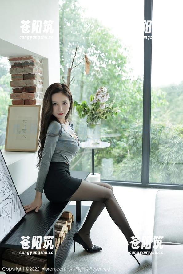 秀人网 - 昏暗角落的光芒：大橘BBKira的私房双马尾集合