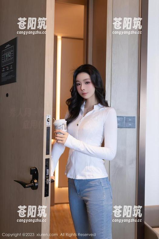 秀人网 - 美足分享：妮儿Bluelabel她到底用什么魔法让脚丫子这么吸睛？