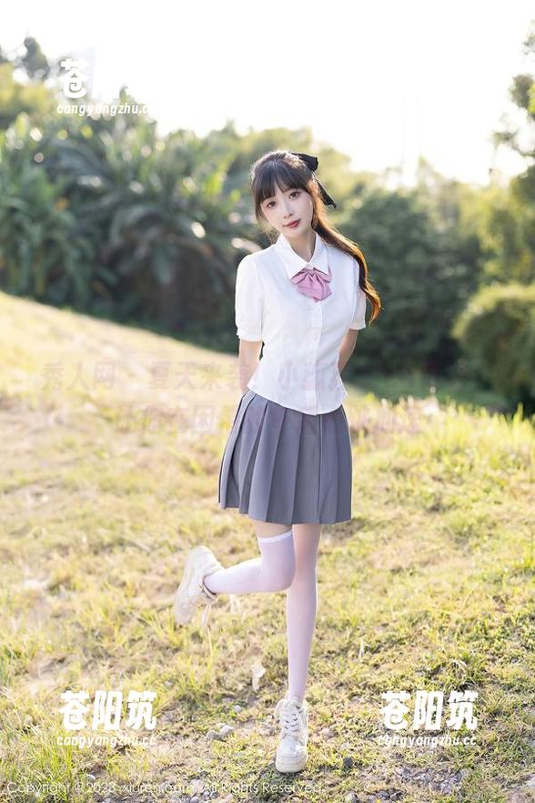 秀人网 - 夏天来袭！小狐狸Sica精选，让你在困倦的午后心跳加速