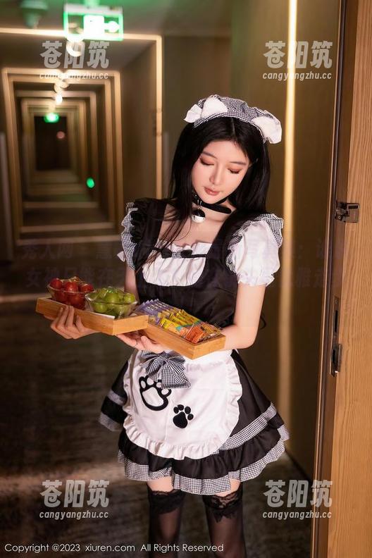 秀人网 - 慧敏Vivi女神最新写真集：谁说女神只能在天上飞？她在镜头里优雅走步！