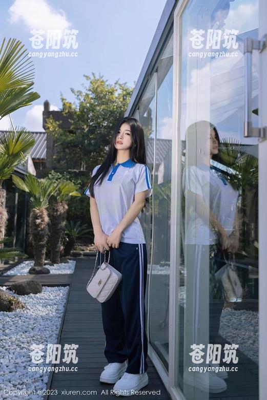 秀人网 - 李可儿美脚作品集：脚趾头都在发光，我怀疑她是不是走错了时空！
