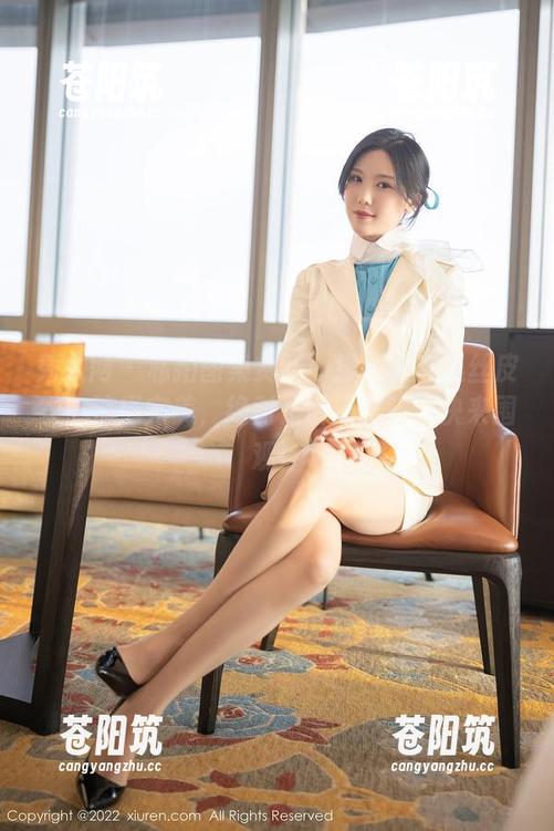 秀人网 - 私拍图集赏析：绯月樱在黑丝皮衣中演绎完美，绝对是解压良药，快来围观！