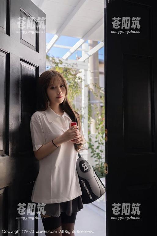 秀人网 - 白色影调里闪耀的光：邹晶晶护士图集精选，简单而美好