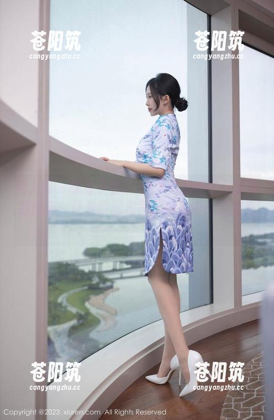 秀人网 - 看鱼子酱Fish如何穿搭牛仔裤美腿图集，让我梦回校园，偷偷进过的时光！
