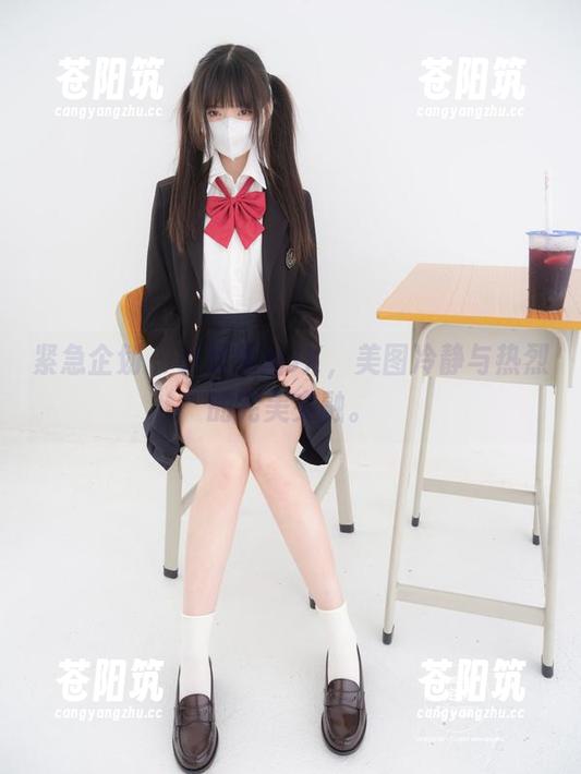 紧急企划 - 小恩黑丝JK，美图冷静与热烈的完美交融。