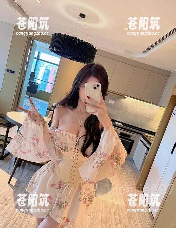 微密圈 - 别眨眼！脸红Dearie的热情如火写真集，瞬间点燃你的灵魂！