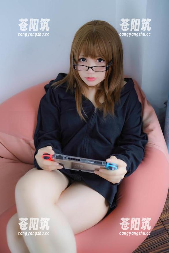 水手服与荒井喵喵的完美相遇：自拍合集让你重回校园青涩岁月