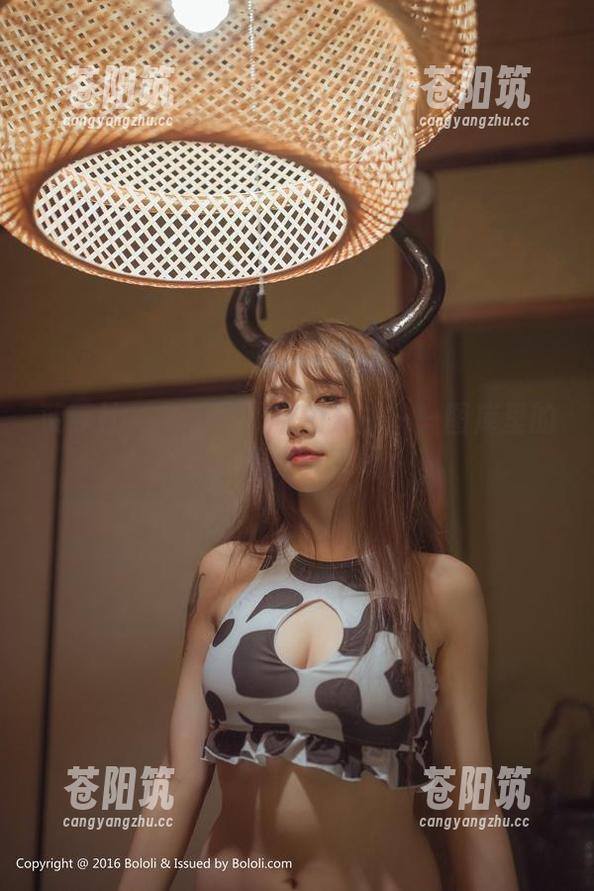 菠萝社 - 夏美酱的活力开关——图库里的高清夏天瞬间
