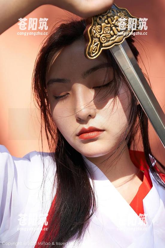 蜜桃社 - Rola吊带写真集：当美丽和吊带相遇，想下载的瞬间还真的有点羞羞的。