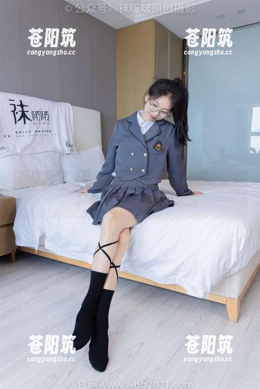 袜啵啵 - 熊熊穿着安踏运动鞋的全套系列，下载后可以慢慢回味喔