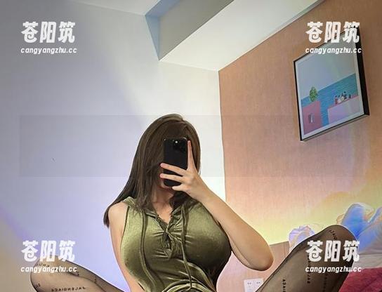 微密圈 - 私房图包上线：醇子小姨的皮衣光腿，甜蜜与叛逆并存。