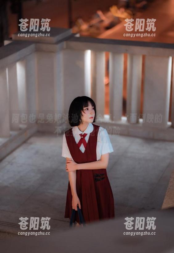 阿包也是兔娘泳池写真合集：水面倒映的不是梦，是你的脸