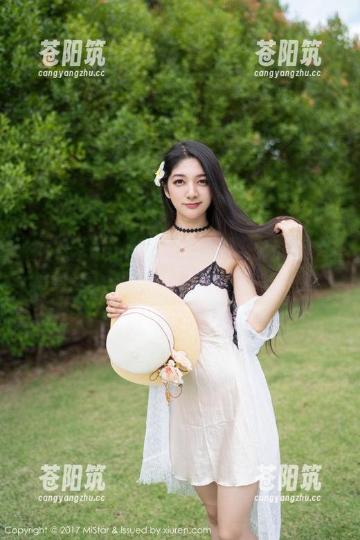 魅妍社 - Jenny佳妮的白衬衫大挑战：写真集分享，跟着她玩转街头与咖啡馆！