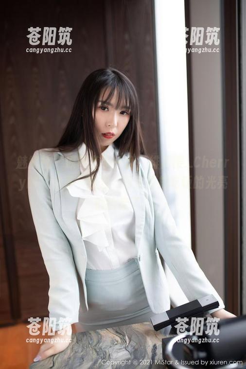 魅妍社 - 原图随手一翻，绯月樱_Cherry的“油亮”魅力，简直要把吃饭的光亮都抢走了！