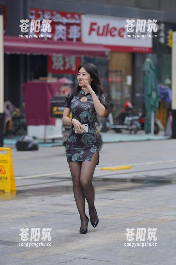 魔镜街拍 - 全套芝芝蓝色泳衣图包，风吹过的地方有‘水’味！