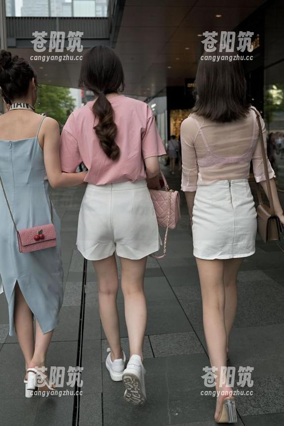 魔镜街拍：在每一步中，都有故事的高跟性感美女写真套图。